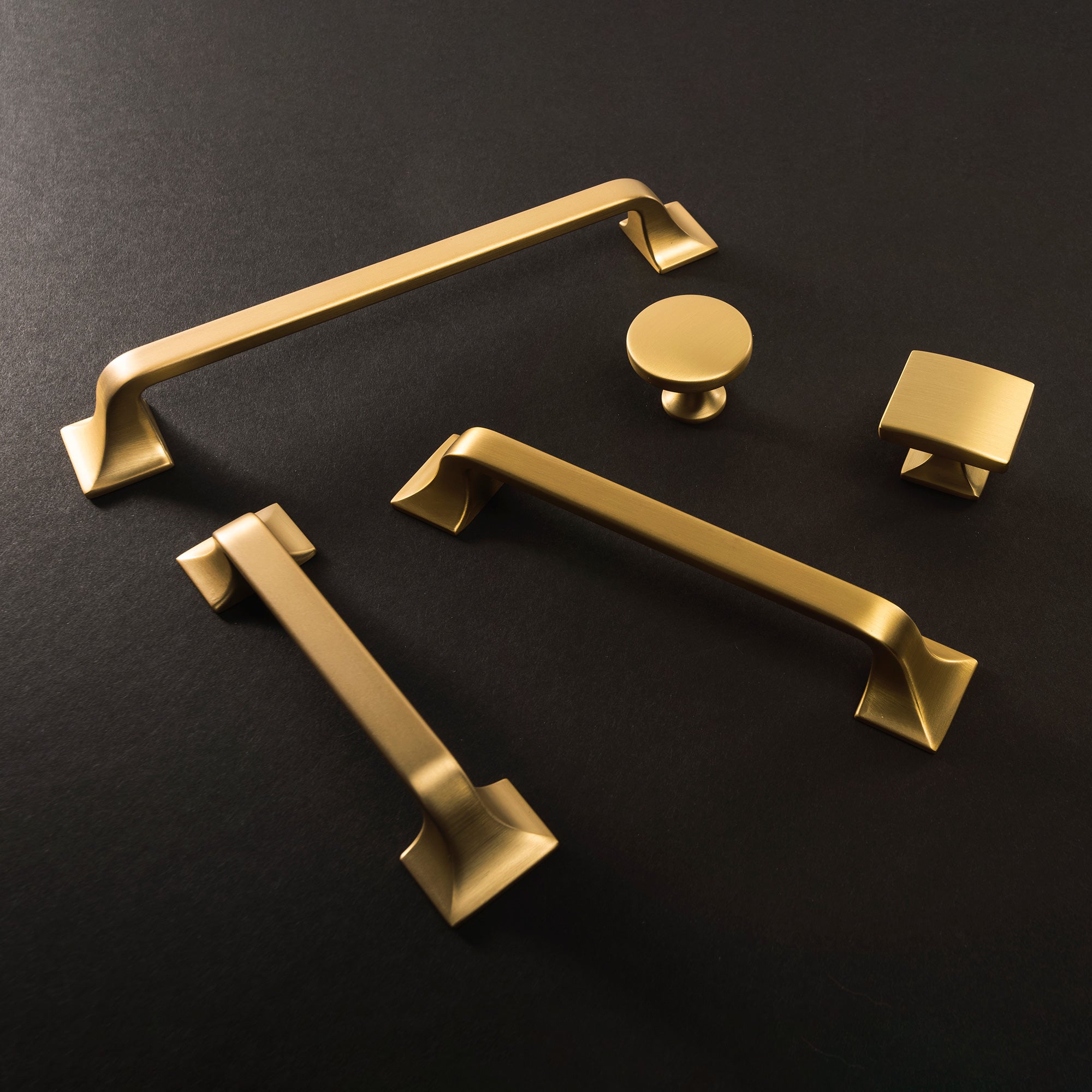 HICKORY HARDWARE Forge Collection 6-5/16 in. (160 mm) Brushed Golden Brass  Cabinet Drawer and Door Pull H076703-BGB - The Home Depot